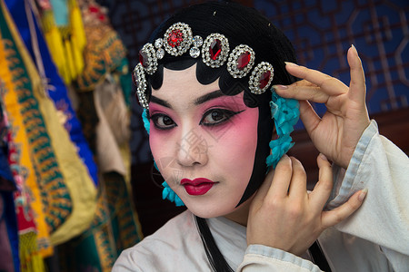 戏剧表演人的脸部表演女京剧演员后台化妆图片