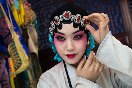 亚洲传统文化看女京剧演员后台化妆图片
