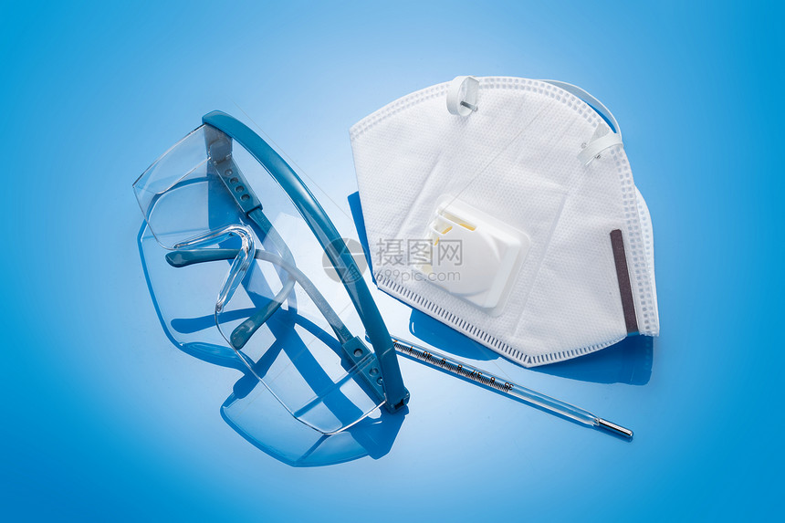 防疫防护口罩和护目镜图片