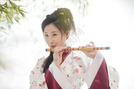 亚洲文化服饰古装美女吹笛子图片