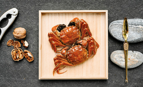 美味螃蟹和核桃高清图片