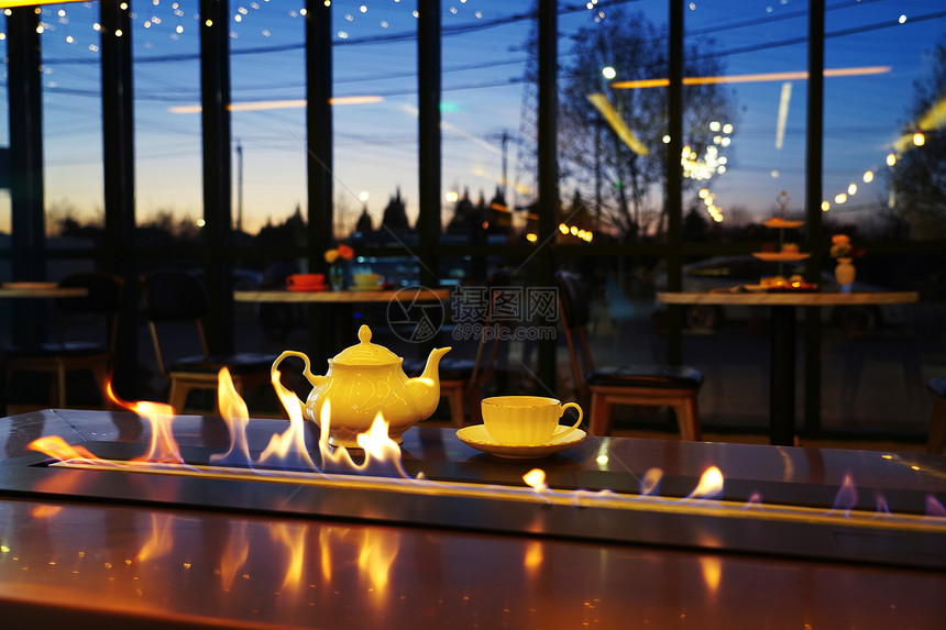 热情茶壶灯光餐厅图片