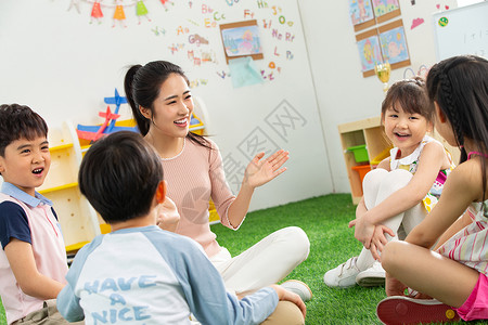 6岁到7岁女孩亚洲人幼儿园老师和小朋友们高清图片