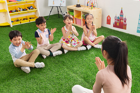 外国老师和学生学龄前儿童职业乐趣幼儿园老师和小朋友们背景