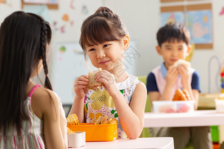 儿童集体游戏早教幼儿园小朋友集体用餐背景