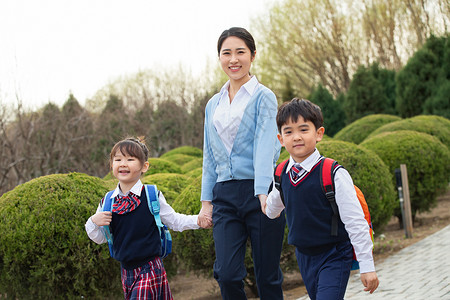 女生童年东亚学生和老师图片