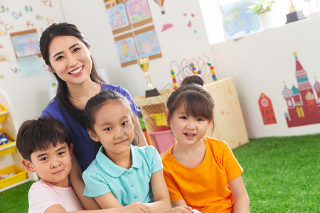 亚洲人童年玩耍幼儿园老师和小朋友们图片