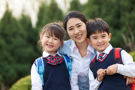 可爱的上学早期教育学生和老师青年女人高清图片素材