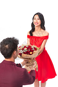 花束欢乐信心青年男人给女朋友送玫瑰花图片