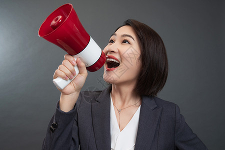 黑色促销张着嘴成年人摄影青年女人拿着扩音器背景