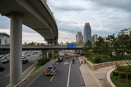 路无人繁荣北京西直门建筑群图片