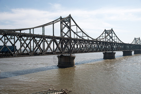 当地著名景点居住区连接辽宁省丹东中朝友谊桥图片
