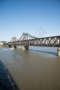 建筑鸭绿江垂直构图辽宁省丹东大桥图片