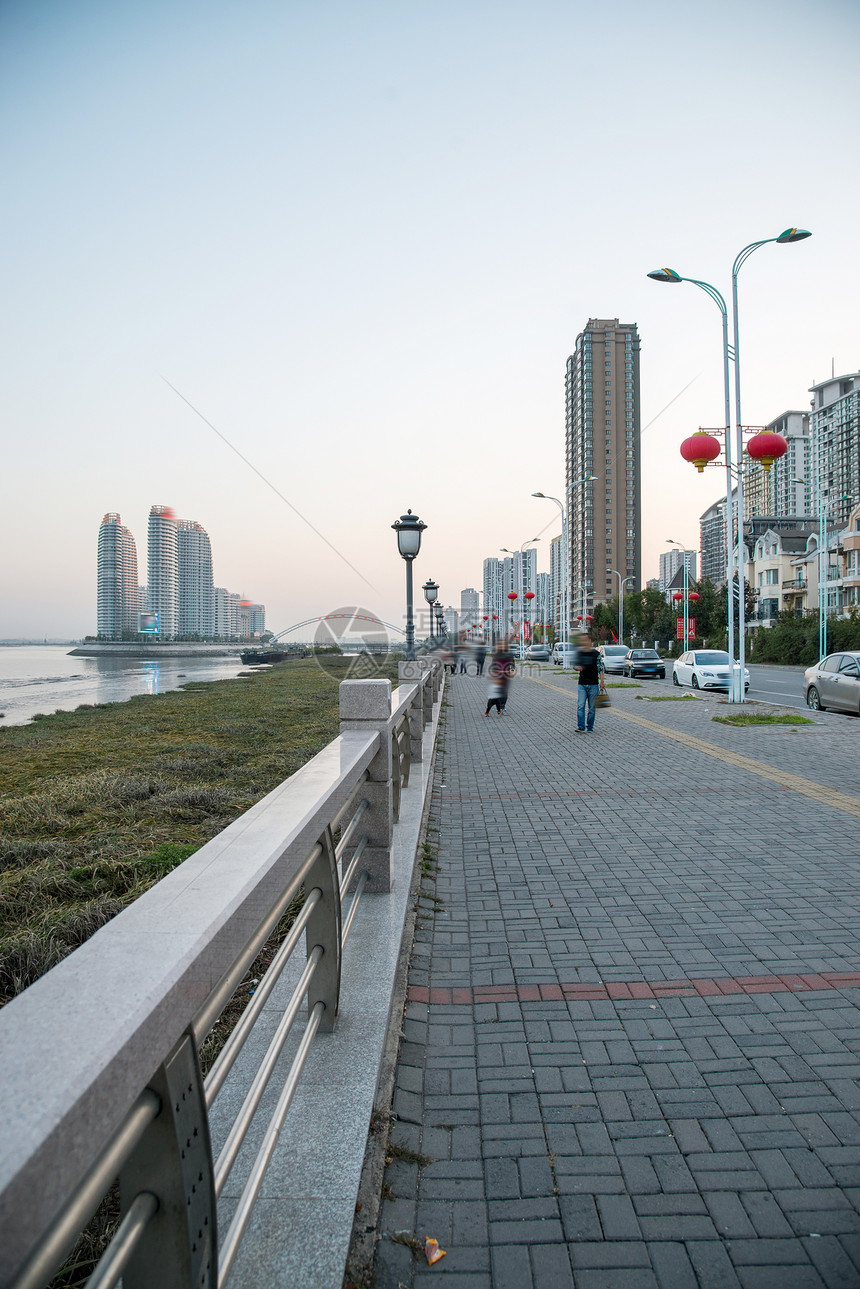 市区垂直构图繁荣辽宁省丹东风光图片