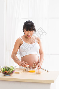怀孕休闲装人孕妇做饭高清图片