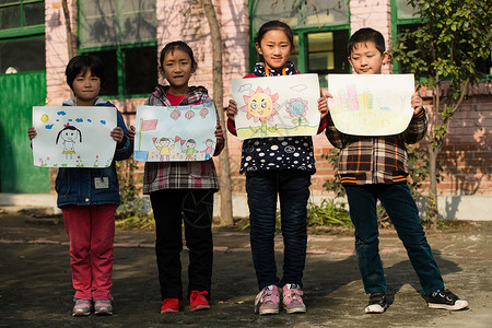 怀抱梦想海报乡村小学里的小学生背景