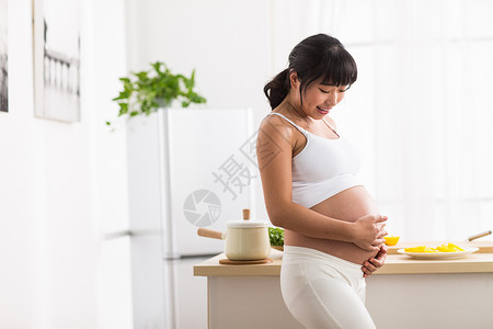 新厨房舒适身体保养餐饮幸福的孕妇背景