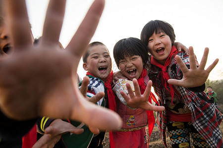 希望热情欢乐的乡村小学生图片