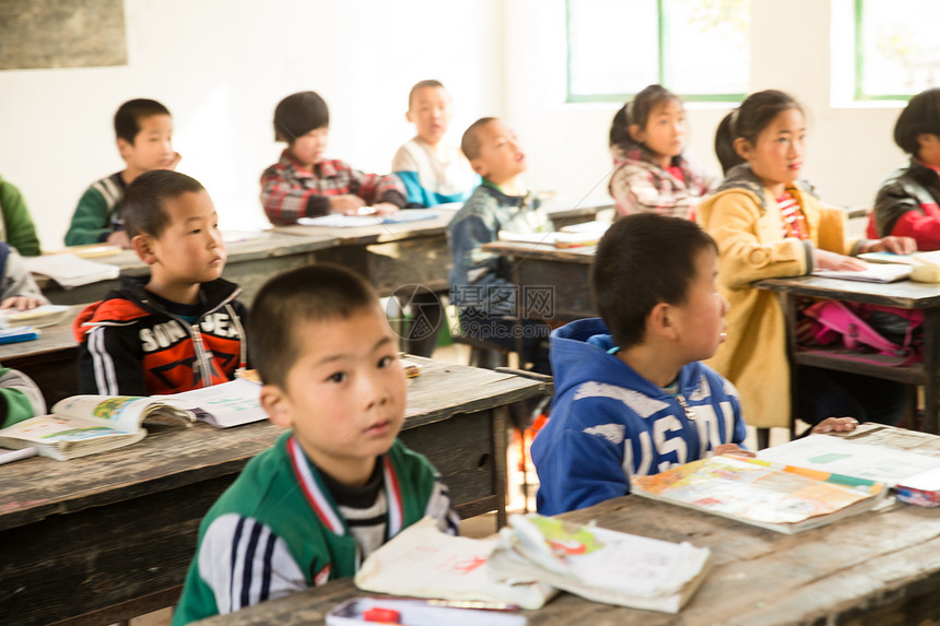 东方人表现积极希望乡村小学里的小学生图片