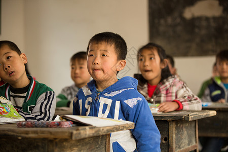 教室智慧小学女生乡村小学里的小学生图片