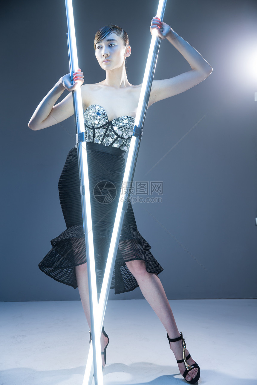 时尚感符号能源科幻女郎图片