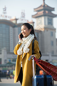 通讯女运送青年女人在站前广场北京高清图片素材