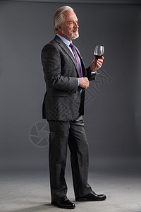 葡萄酒60到64岁预期权威商务老年男人图片