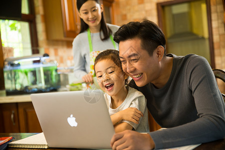 家庭教育指导幸福的家庭生活背景