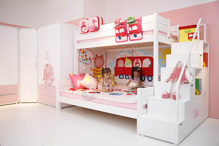 学龄前儿童儿童住宅房间可爱的小女孩在卧室玩耍图片
