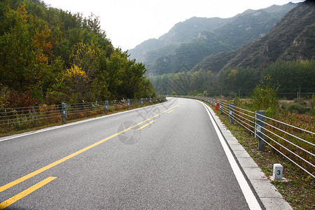 盘山道路交通运输红叶无人北京郊区的公路背景