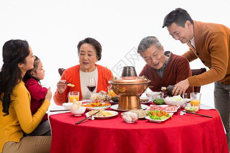 中年男人文化欢乐幸福家庭过年吃团圆饭大家庭高清图片素材