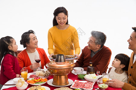春节20到24岁喜庆幸福家庭过年吃团圆饭图片