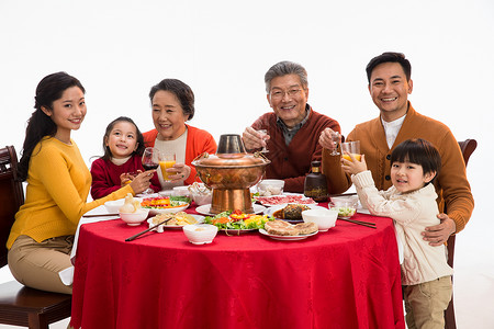 祝福饮料温馨幸福家庭过年吃团圆饭图片