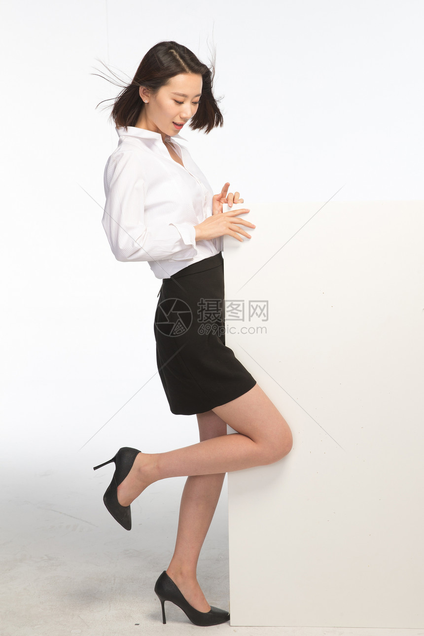 东亚广告亚洲商务青年女人和白板图片