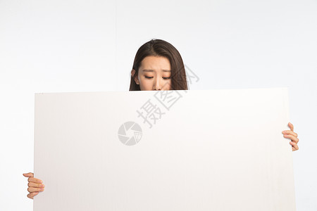 眼睛里的数据亚洲广告摄影商务青年女人和白板背景