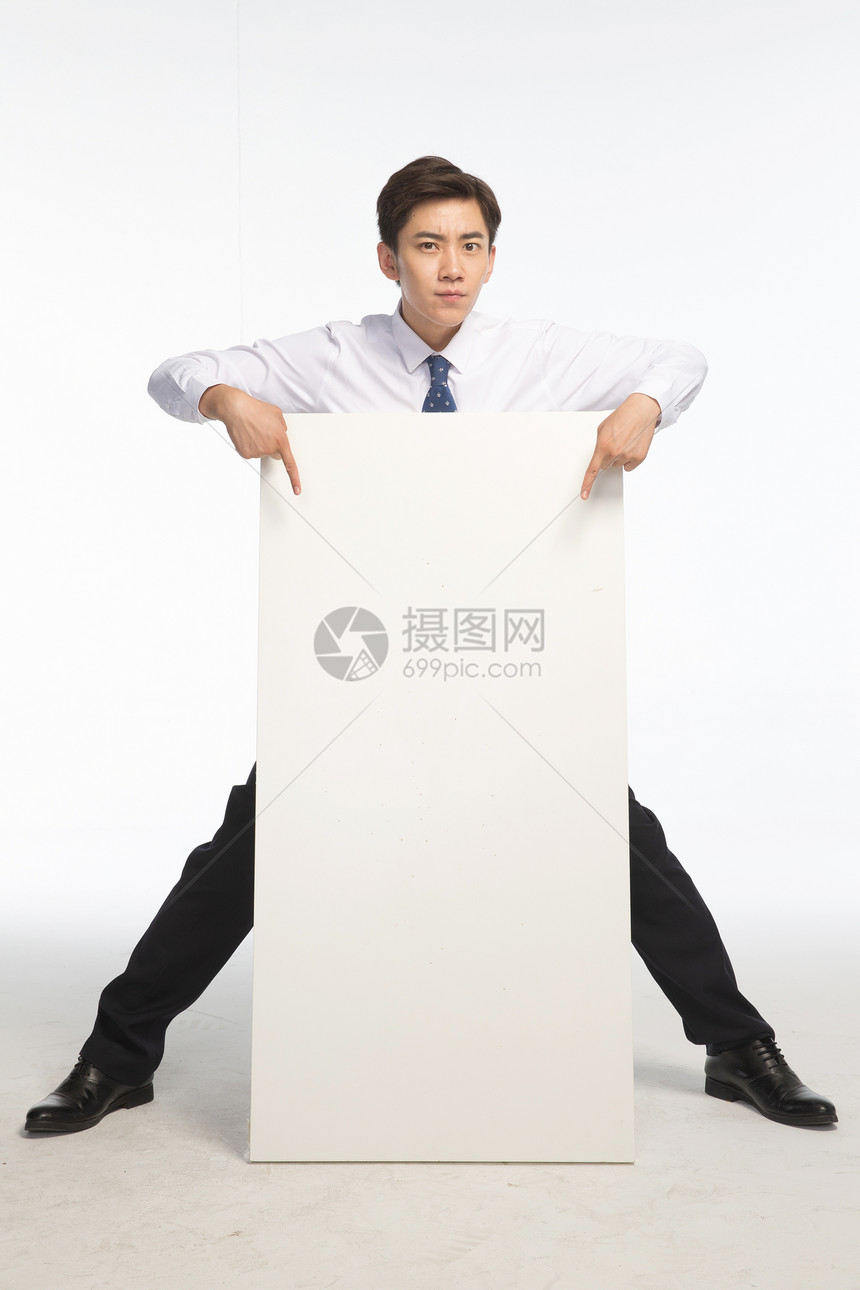 亚洲衬衫自信商务青年男人和白板图片