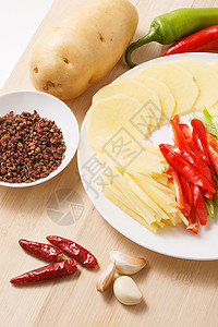尖椒土豆丝健康的食品菜板炒土豆丝的食材背景