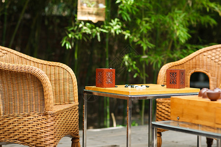 椅子元素中式庭院里的棋盘背景