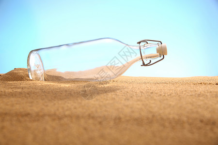 玻璃海滩沙滩上的漂流瓶背景