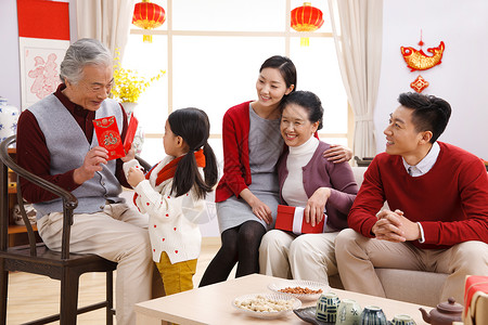 多个红包素材70多岁愉悦可爱的快乐家庭过新年背景
