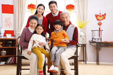 70多岁温馨传统节日快乐家庭新年大团圆背景图片