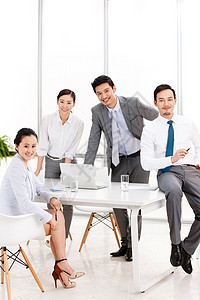 职业幸福商务人士东方商务团队在工作图片
