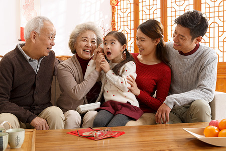 彩色图片夫妇聚会幸福家庭过年打电话住宅房间高清图片素材