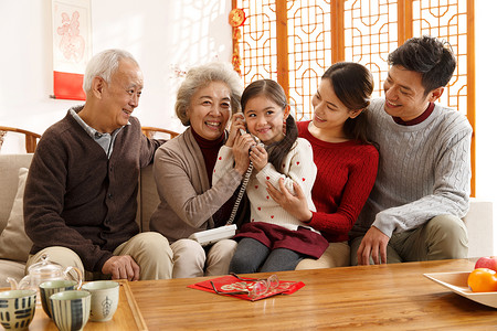 团圆喜庆传统幸福家庭过年打电话聚会高清图片素材
