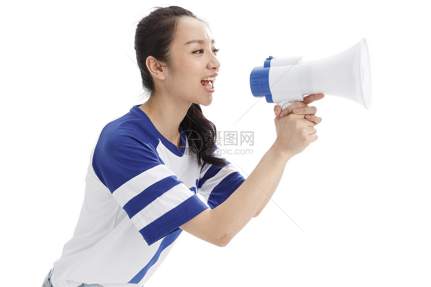 自信时尚仅一个人拿着话筒大喊的年轻女人图片