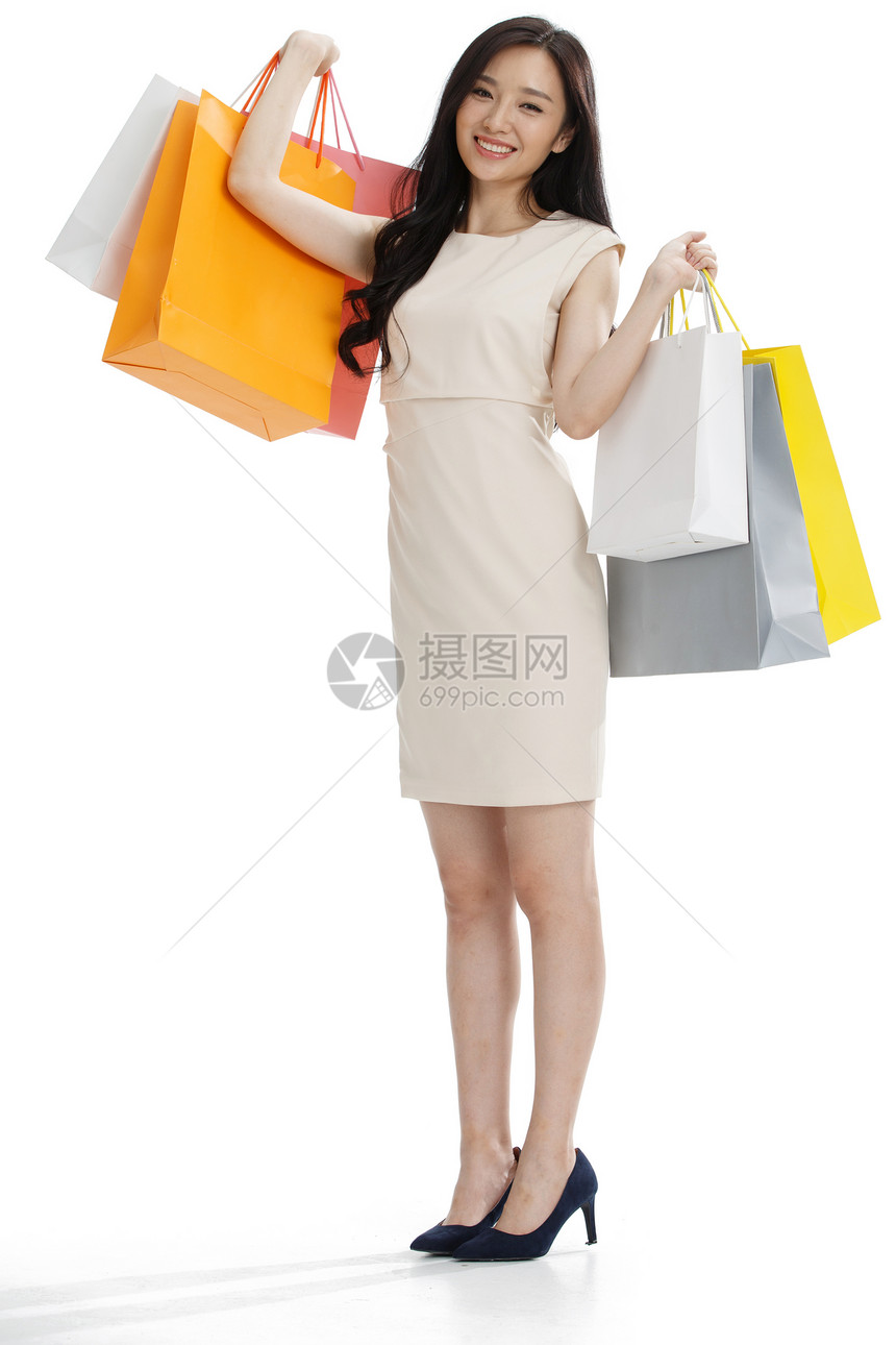 仅一个人站着快乐年轻女孩拿着购物袋图片