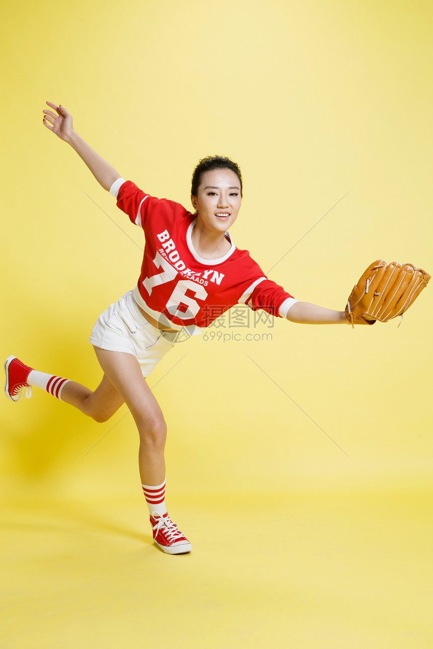动作色彩鲜艳青年女人棒球运动图片