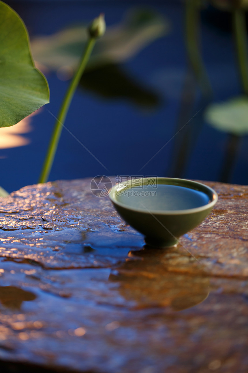 池塘茶杯茶具图片