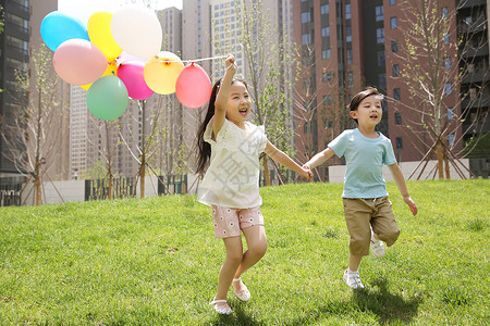 学龄前儿童水平构图建筑快乐儿童在户外玩耍图片