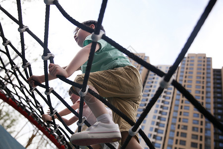 攀岩素材网人亚洲人健康生活方式快乐儿童在户外玩耍背景